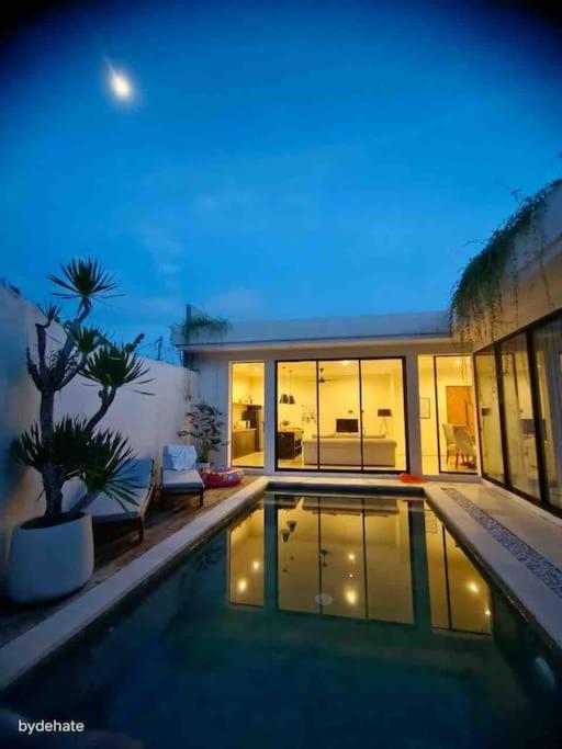 The R Villa Kaba - Incl. Motorbikes Seminyak Buitenkant foto