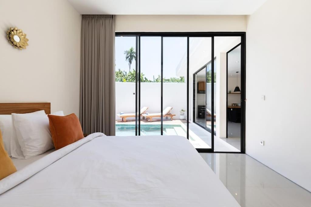 The R Villa Kaba - Incl. Motorbikes Seminyak Buitenkant foto